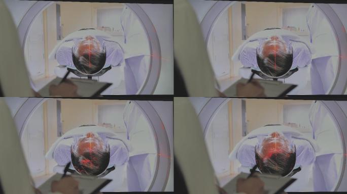 男性老年患者正在接受核磁共振扫描