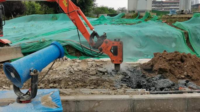 市政管网城市道路改造维修挖掘机液压锤施工