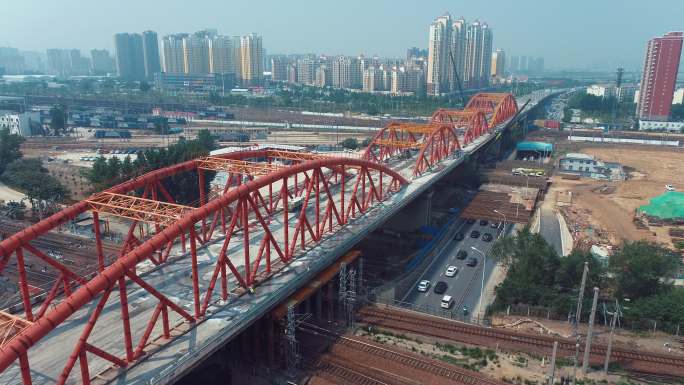 正在拆除的郑州彩虹桥