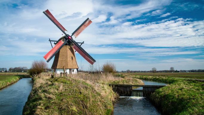 荷兰风景与转动风车