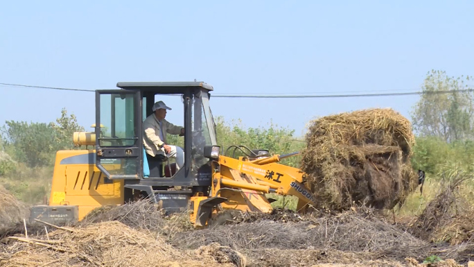 挖掘机肥料挖机农业堆肥露天生