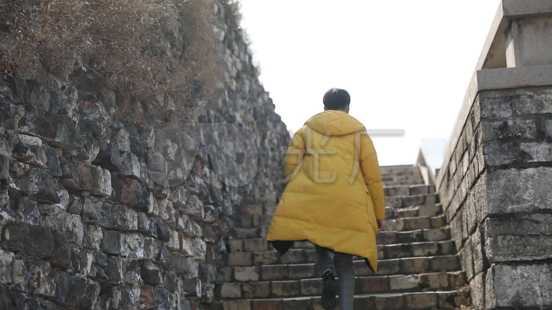 登城牆背影城牆走上城牆走路旅遊