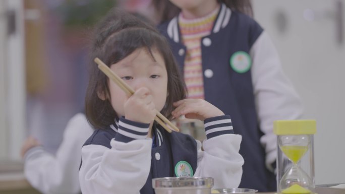 幼儿习惯按时吃饭