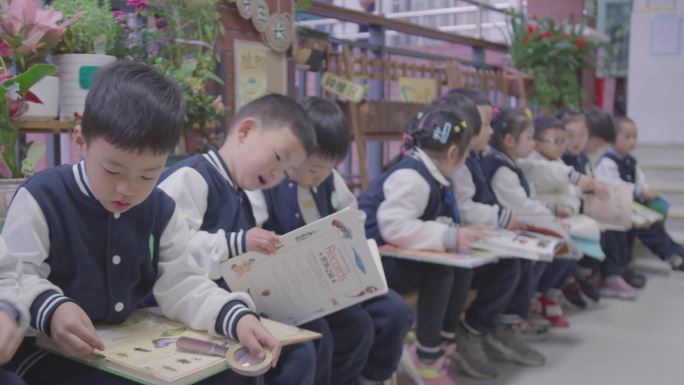 小孩子看绘本学习