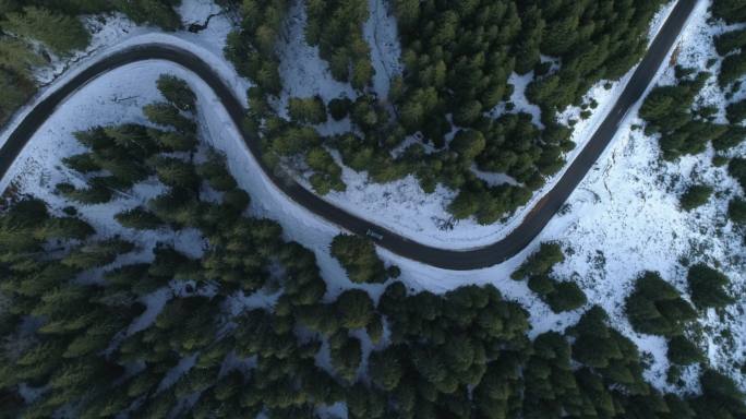 雪山弯道鸟瞰图拐弯弯路冬季冬天道路