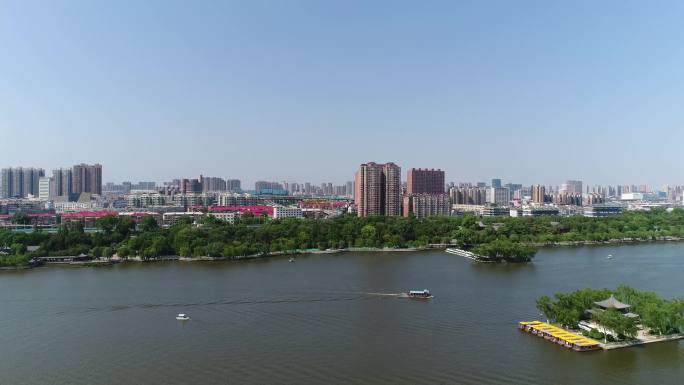 4K航拍视频大明湖游船城市风景