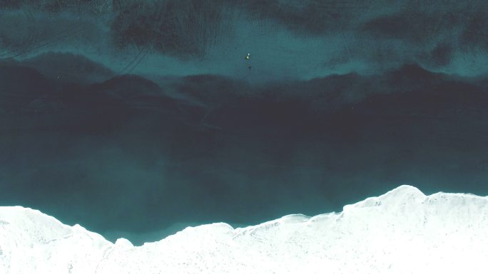 冰岛黑沙滩海浪鸟瞰图