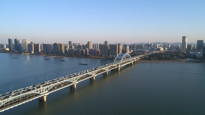 杭州复兴大桥跨钱塘江大桥车流建筑