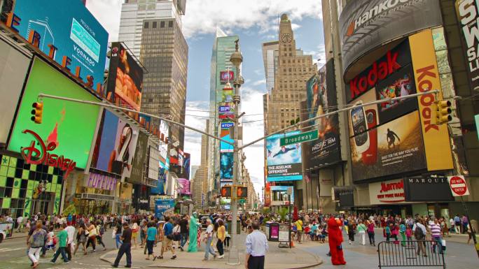 纽约时代广场街头人潮涌动