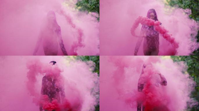 女孩拿着一枚粉红色的烟雾弹挥手