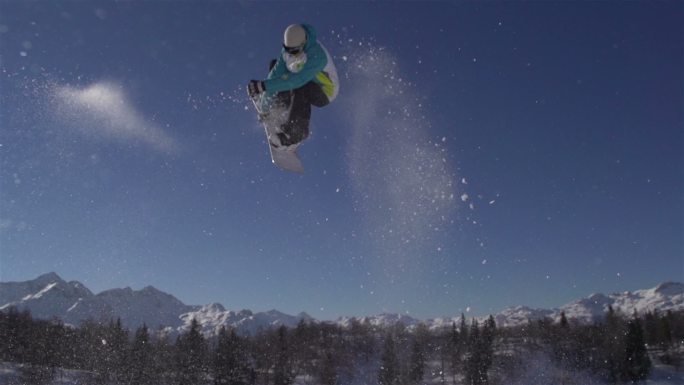 滑雪板运动员跳板自由式滑雪阳光冬天旅游胜