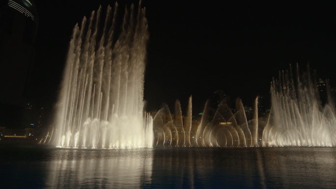 迪拜喷泉精彩的夜水秀