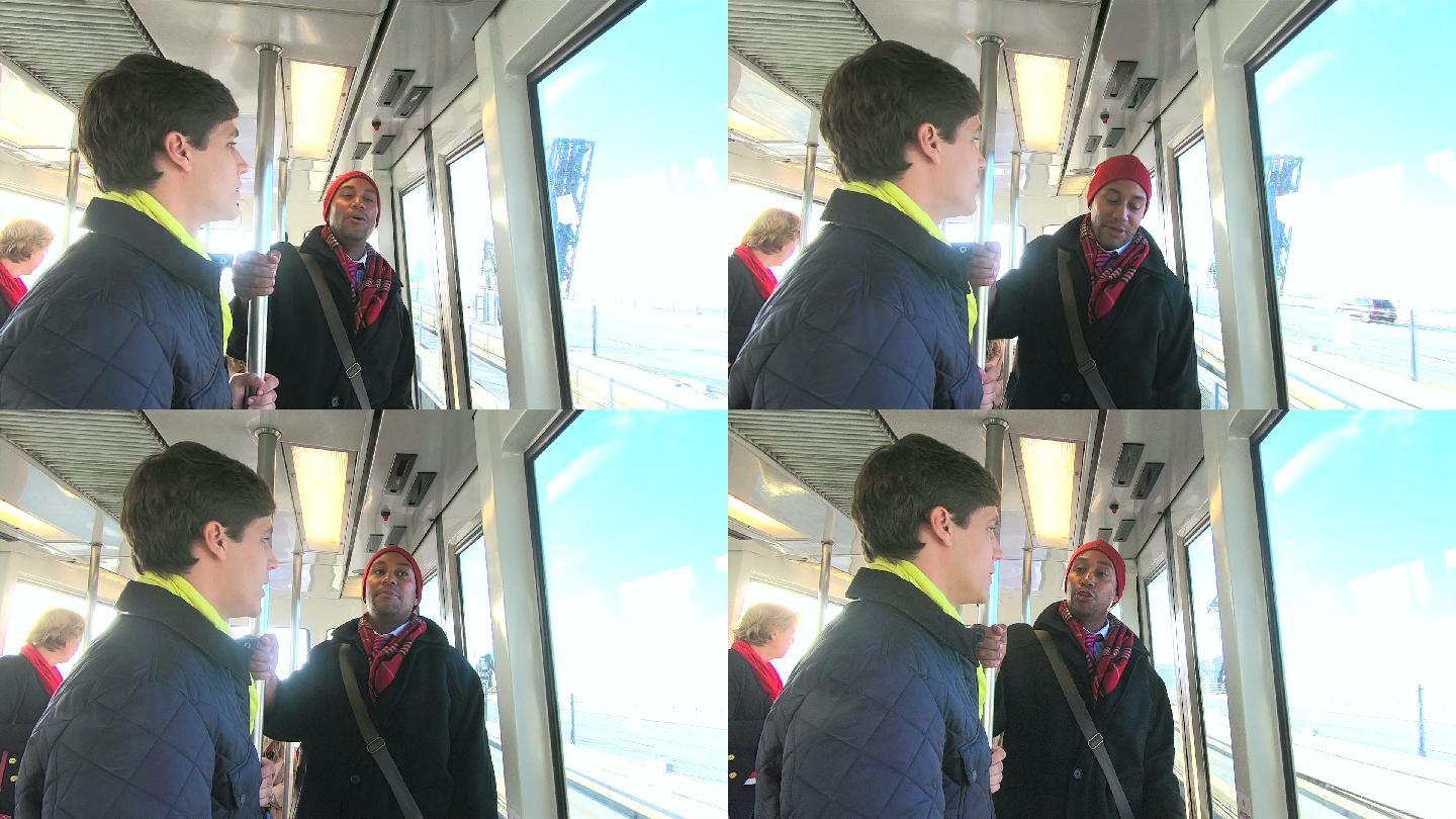 两个男人在火车上聊天