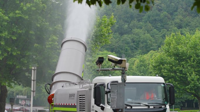 路面冲洗绿化带施工建设洒水车