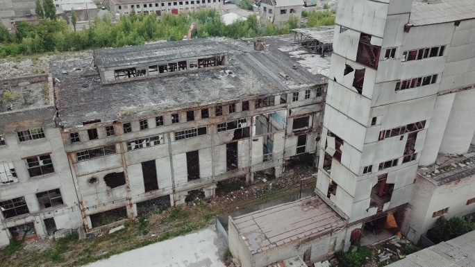 破旧的废弃工业厂房
