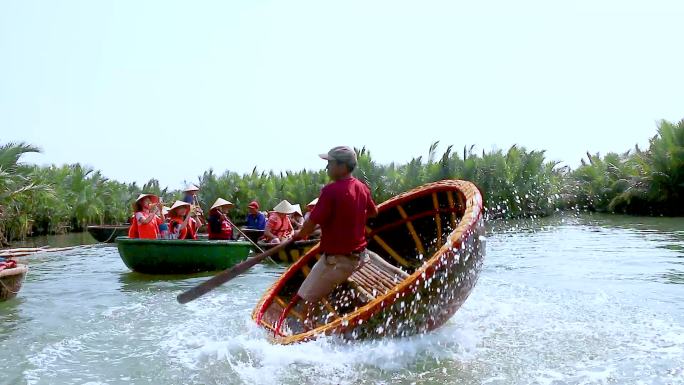 越南旅游水上簸箕船表演