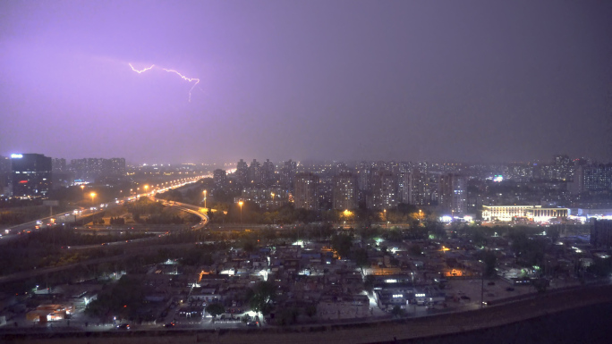 【4K】窗外城市雨天打雷闪电下雨