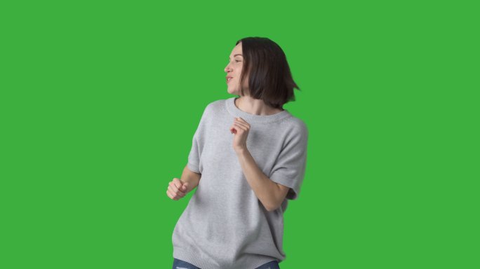 在绿色背景上载歌载舞的女人
