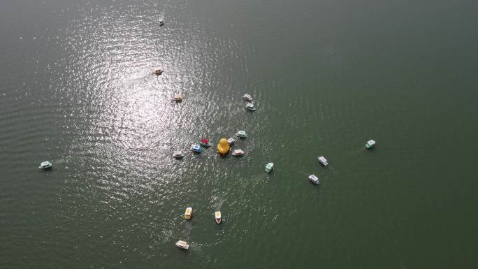 航拍济南长清湖市民划船