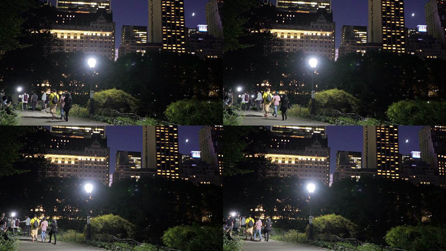 人们晚上在中央公园散步