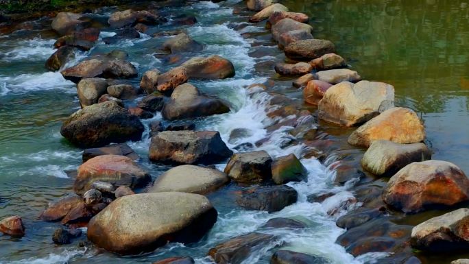 实拍山涧小溪流河水哗啦啦流唯美素材