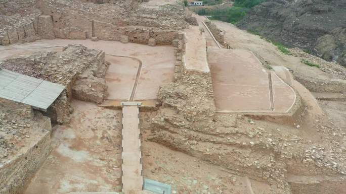 石峁遗址考古发掘现场