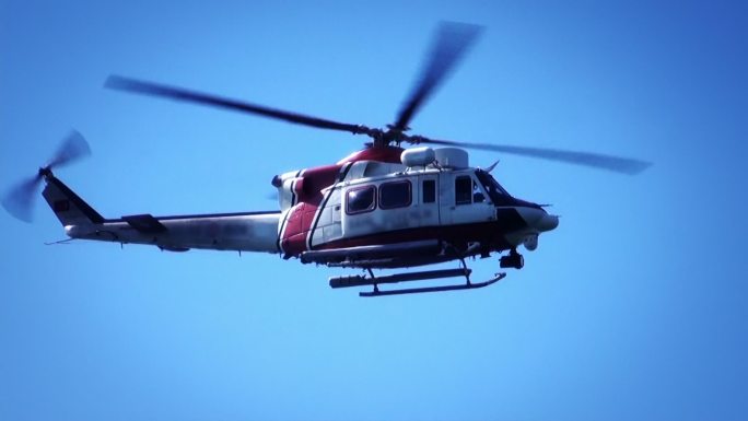 海岸警卫队搜救直升机