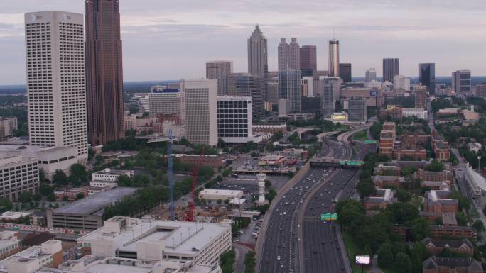 亚特兰大市区白天的空中拍摄。