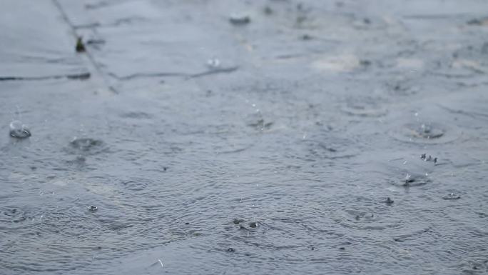 夏天雨季雨滴