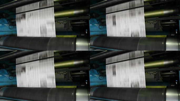 卷筒纸胶印机开始印刷今天的报纸