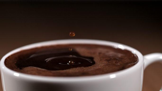 一滴咖啡苦咖啡饮品手工咖啡植物饮料咖啡文