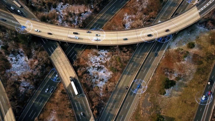高速公路上的自动驾驶汽车