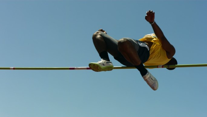 运动员跳高比赛男子肌肉发达撑杆跳