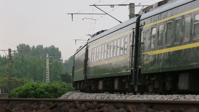 绿皮车火车铁路铁道钢轨铁路素材