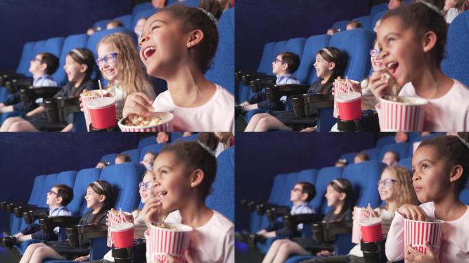 孩子们看电影青少年欢声笑语童年