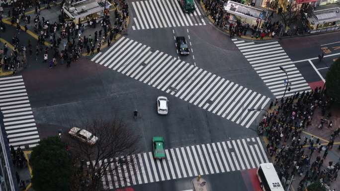 涉谷路口过街行人鸟瞰图