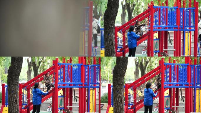 老人带孩子在公园玩耍
