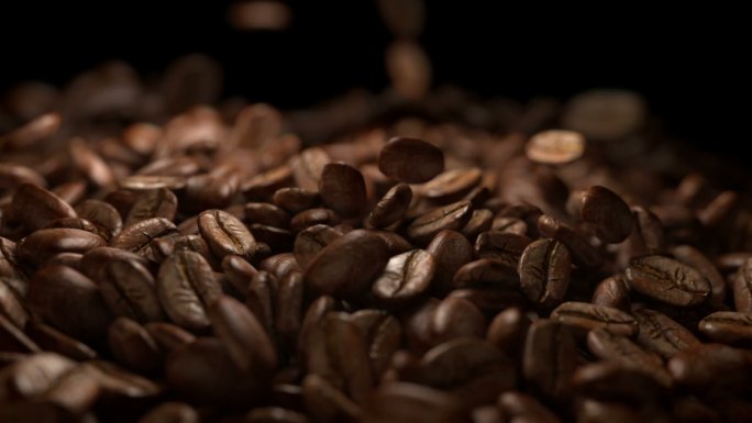 咖啡豆以超慢动作落下