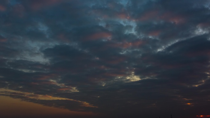 太阳升起来之前流动的云彩4K延时视频