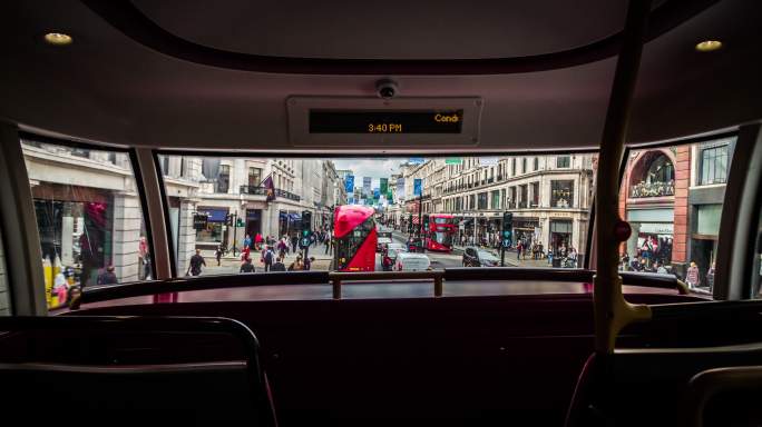 巴士驶过伦敦街头城市生活交通