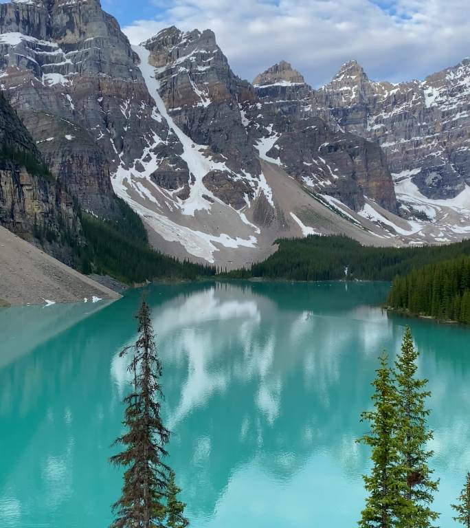 加拿大班夫国家公园冰碛湖