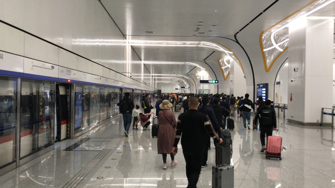 北京地铁人群，大兴机场地铁线4k，低头族