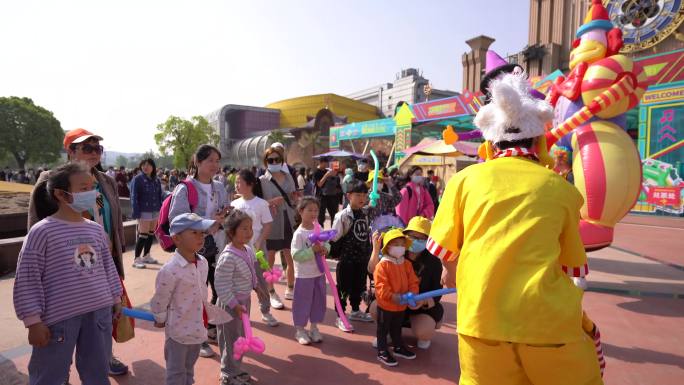 【4K高清原创】小丑与游客互动