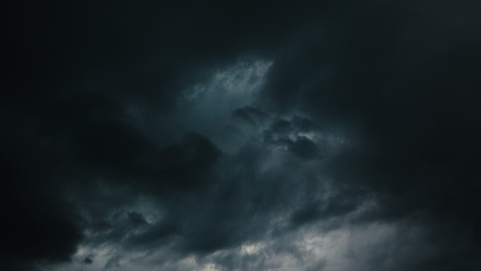 雨云掠过头顶天气变化大自然的力量自然现象