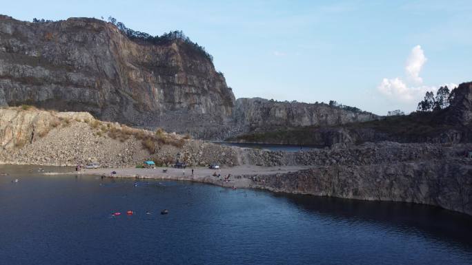 矿山湖泊废弃矿坑废弃矿坑