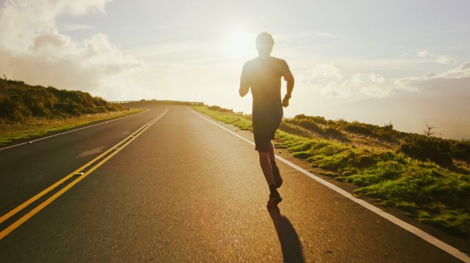 日落时跑步晨练健康活动