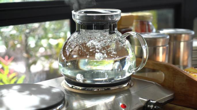 煮咖啡或茶的水壶制茶炒茶道文化茶园泡茶采
