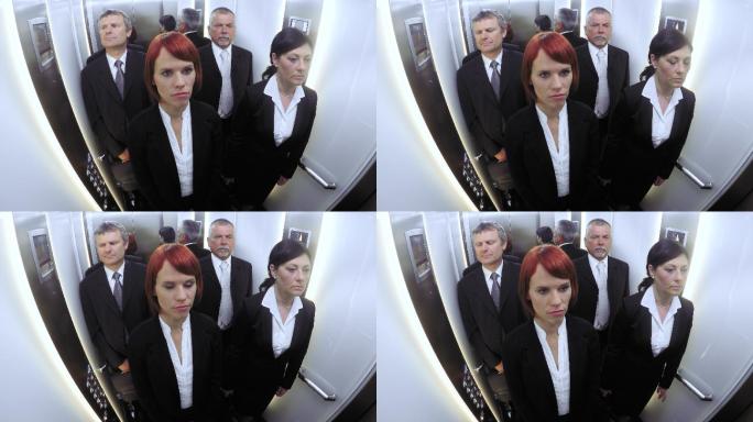 商务男女乘坐电梯