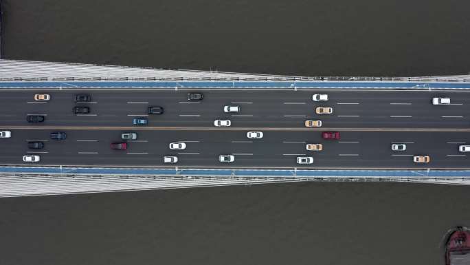 4K航拍俯视武汉长江二桥横移阴天