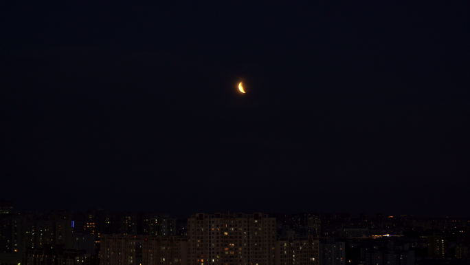 4K拍摄城市夜空月亮